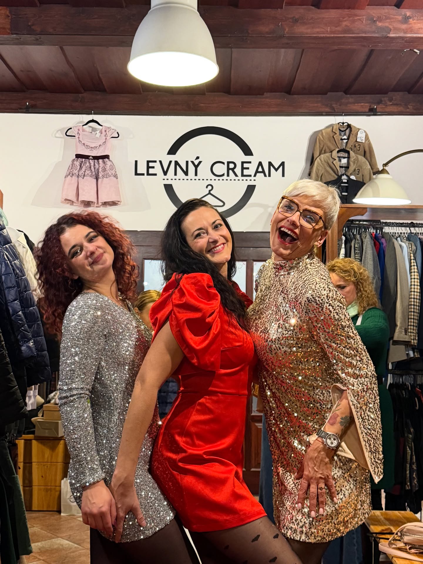 Leták k akci Vánoční módní show v LEVNÝCH HADRECH